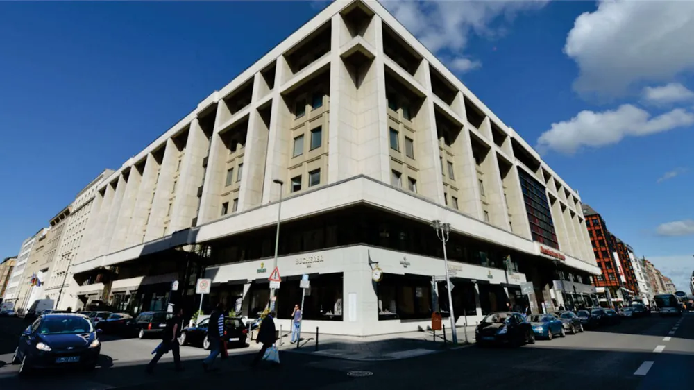 Ngôi nhà Nga về khoa học và văn hóa ở Berlin (Đức) - trung tâm văn hóa lớn nhất của Nga ở châu Âu từng là mục tiêu bị ném trứng, bôi tường... sau khi Nga phát động chiến dịch quân sự ở Ukraine. Ảnh: SUDDEUTSCHE ZEITUNG Ngôi nhà Nga về khoa học và văn hóa ở Berlin (Đức) - trung tâm văn hóa lớn nhất của Nga ở châu Âu từng là mục tiêu bị ném trứng, bôi tường... sau khi Nga phát động chiến dịch quân sự ở Ukraine. Ảnh: SUDDEUTSCHE ZEITUNG