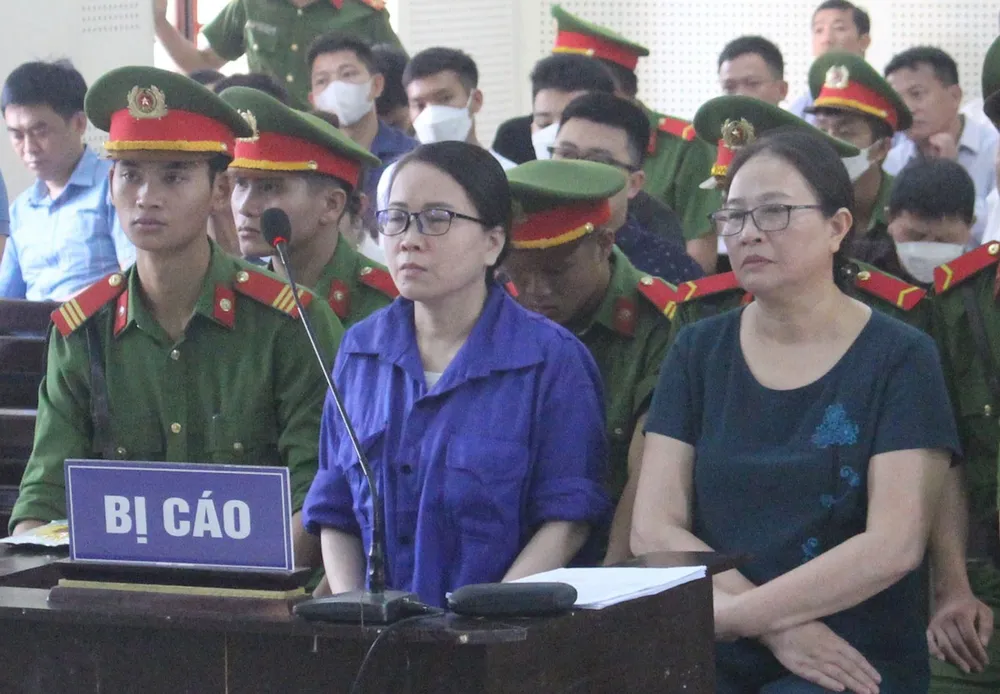 Phiên tòa xét xử bị cáo Dung và bị cáo Hương. Ảnh: ĐẮC LAM Phiên tòa xét xử bị cáo Dung và bị cáo Hương. Ảnh: ĐẮC LAM