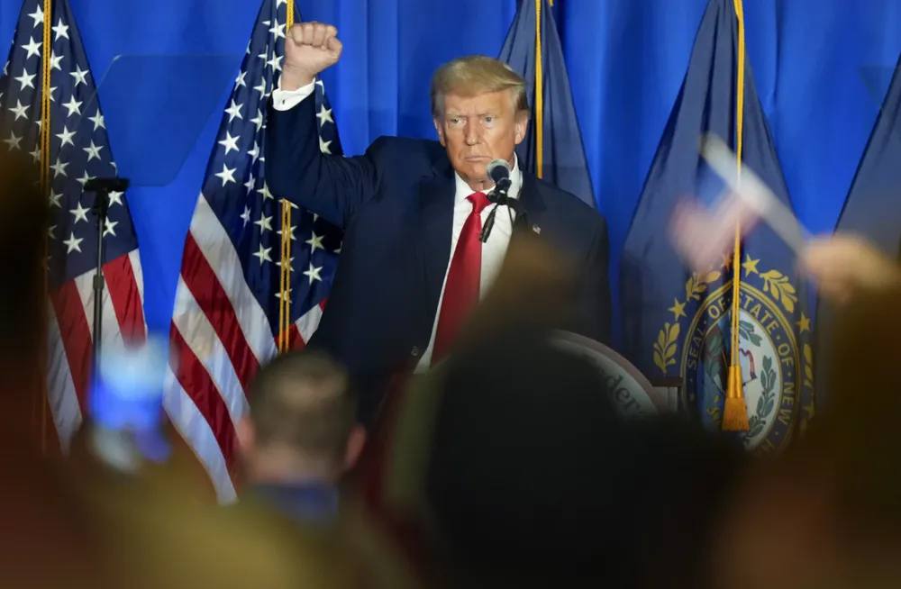 Tổng thống Mỹ Joe Biden (ảnh trên) và cựu Tổng thống Donald Trump (ảnh dưới) - hai ứng cử viên “nặng ký” của đảng Dân chủ và đảng Cộng hòa. Ảnh: REUTERS/AP Tổng thống Mỹ Joe Biden (ảnh trên) và cựu Tổng thống Donald Trump (ảnh dưới) - hai ứng cử viên “nặng ký” của đảng Dân chủ và đảng Cộng hòa. Ảnh: REUTERS/AP