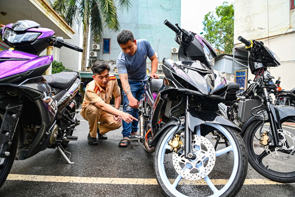 Bộ GTVT đề xuất xe máy đang lưu hành phải kiểm định về phát thải khí thải mỗi năm một lần. Ảnh: PHI HÙNG