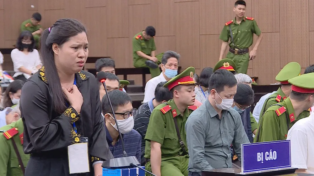 Bị cáo Trần Thị Mai Xa (Công ty Masterlife) tự bào chữa trước tòa. Ảnh: CTV