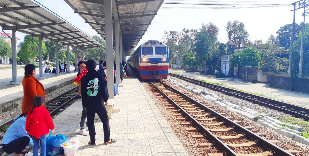 Đường sắt có ưu điểm về vận tải hàng hóa nhưng nhiều năm qua đang bị lãng quên. Ảnh: V.LONG