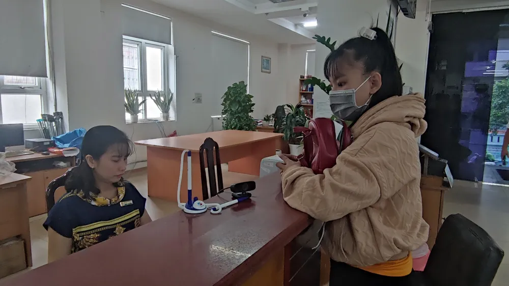 Người dân đến cơ quan BHXH TP. HCM thực hiện các thủ tục liên quan đến BHXH. Ảnh: NGUYỄN HIỀN Người dân đến cơ quan BHXH TP. HCM thực hiện các thủ tục liên quan đến BHXH. Ảnh: NGUYỄN HIỀN