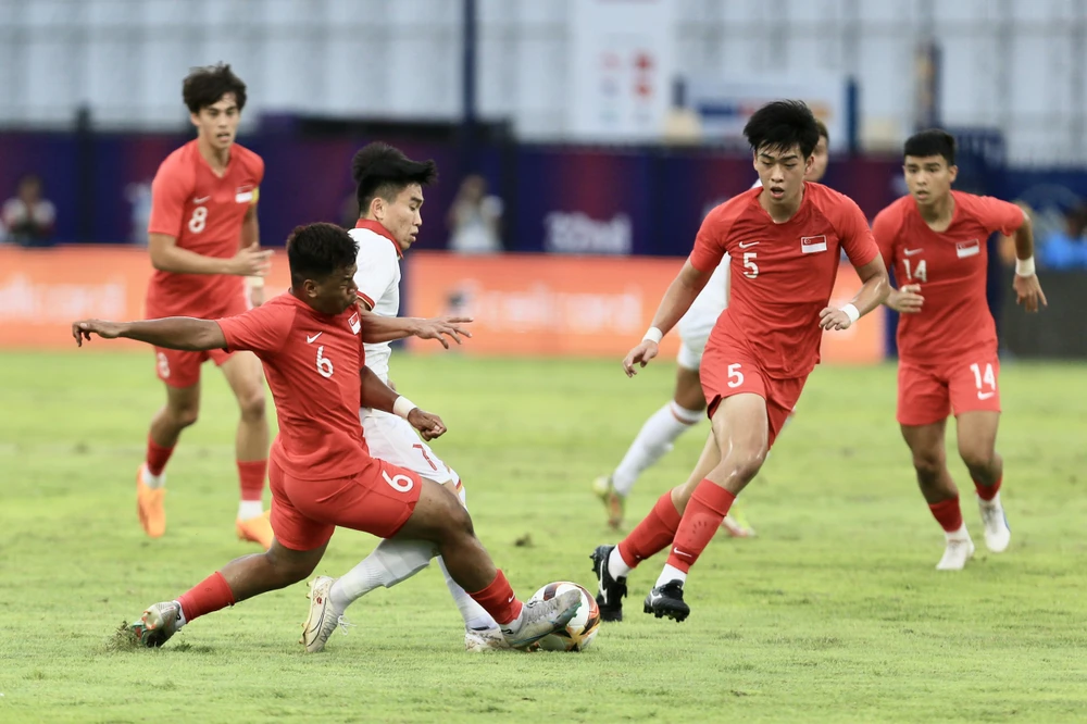U-23 Singapore của HLV Nasri Nasir đang muốn tìm lại chính mình bằng chiến thắng trước U-23 Yemen. Ảnh: ANH PHƯƠNG U-23 Singapore của HLV Nasri Nasir đang muốn tìm lại chính mình bằng chiến thắng trước U-23 Yemen. Ảnh: ANH PHƯƠNG