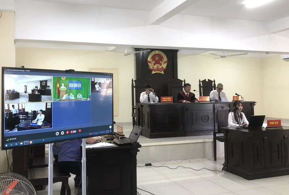 Ngành tòa án Cần Thơ tăng cường xét xử trực tuyến án hành chính. Ảnh: NHẪN NAM p6-anhbox.jpg