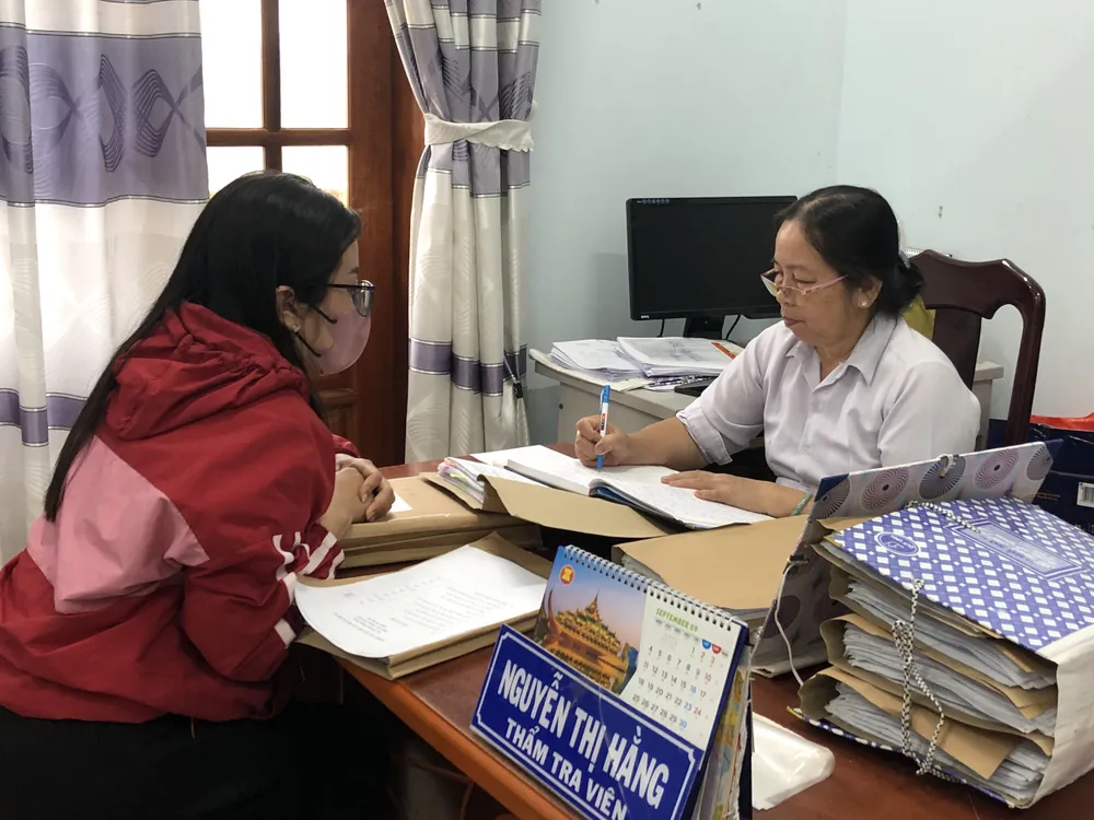 Bộ phận một cửa TAND TP Cần Thơ tiếp nhận đơn khởi kiện của người dân. Ảnh: NHẪN NAM p6-anhchinh-bai-ChanhanCanTho-quy.jpg