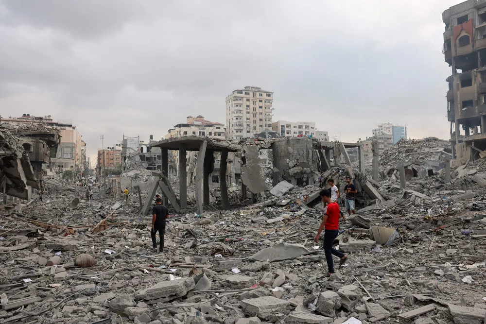 Một khu phố bị thiệt hại nặng nề do các cuộc không kích của Israel vào Dải Gaza sáng 10-10. Ảnh: AFP ảnh tin chính.jpg