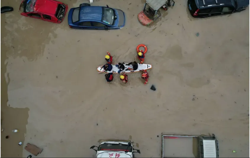 Anh 4-P16 dang 4-12-2023-Lut Trung Quoc.PNG