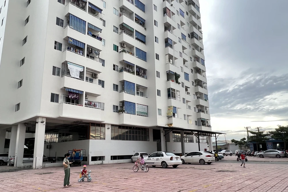Theo nhiều người lao động, lãi suất 7,5%-8%/năm cho vay mua nhà ở xã hội vẫn còn khá cao so với thu nhập của người dân. Trong ảnh: Khu nhà ở xã hội tại phường Đông Ngạc, quận Bắc Từ Liêm, Hà Nội. Ảnh MT lãi suất