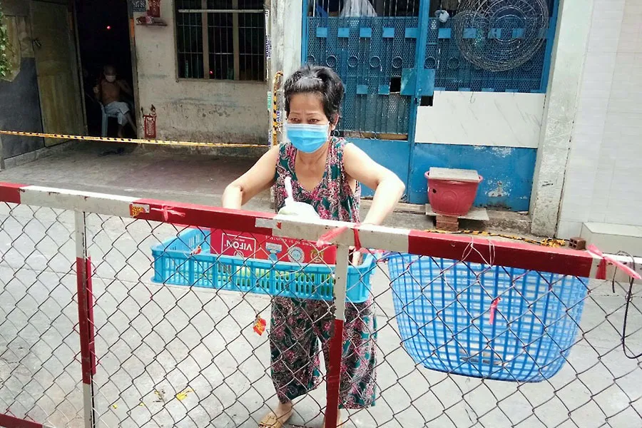 Quận Phú Nhuận: Mang thực phẩm đến tận nhà cho dân ảnh 2 Quận Phú Nhuận: Mang thực phẩm đến tận nhà cho dân ảnh 2