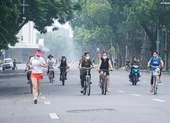 Người dân Hà Nội phấn khởi khi được ra đường tập thể dục