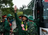 Hàng chục ngàn thanh niên cả nước hồ hởi lên đường nhập ngũ
