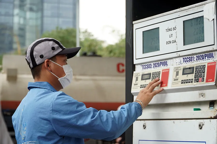 Giảm thiệt hại từ cú sốc giá xăng ảnh 2