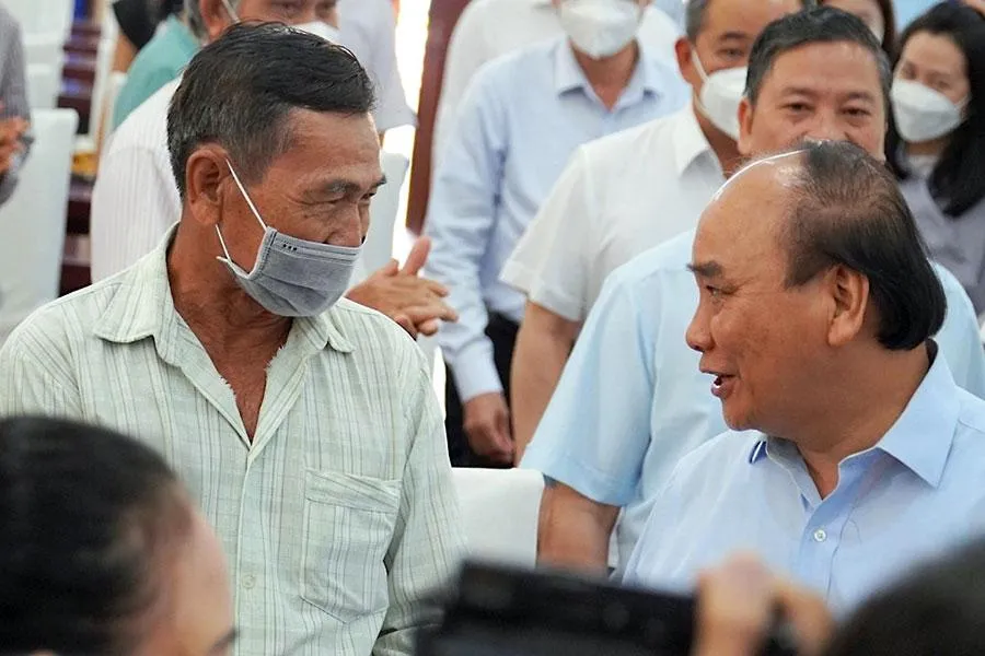 Chủ tịch nước Nguyễn Xuân Phúc trao đổi với cử tri hai huyện Củ Chi, Hóc Môn vào sáng 11-5. Ảnh: MINH TÂM Chủ tịch nước Nguyễn Xuân Phúc trao đổi với cử tri hai huyện Củ Chi, Hóc Môn vào sáng 11-5. Ảnh: MINH TÂM