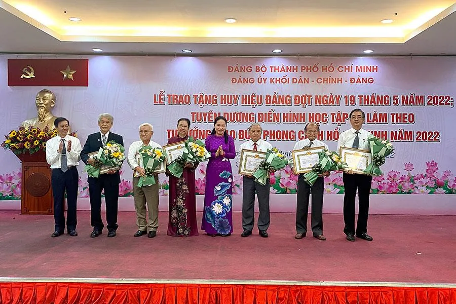 Học theo gương Bác là tự thấm trong lòng và biến thành những việc làm cụ thể hằng ngày. Ảnh: HỮU ĐĂNG