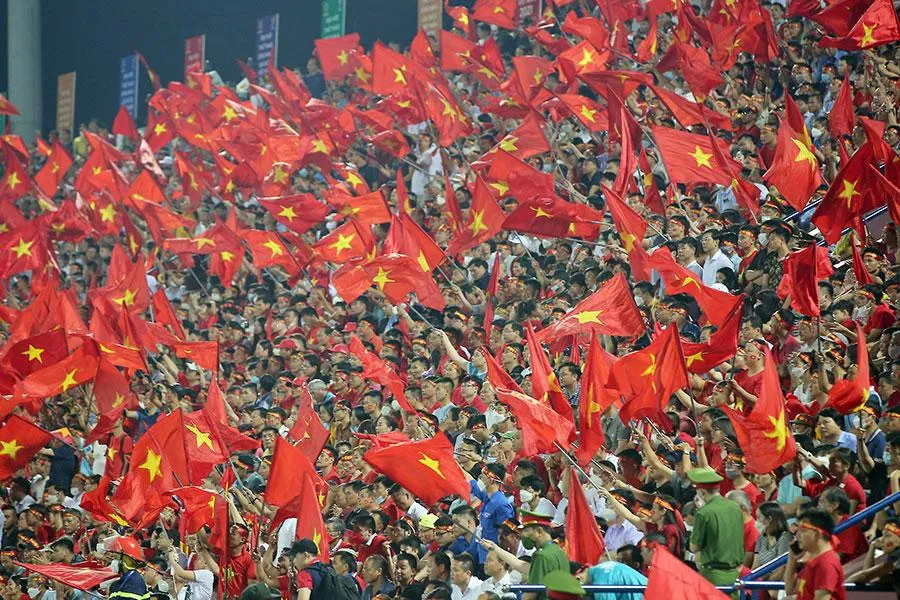 Tiến Linh ghi bàn thắng duy nhất giúp U-23 Việt Nam vào chung kết (ảnh chính) trong đêm vui cuồng nhiệt của khán giả sân Việt Trì. Ảnh: ANH DUY Tiến Linh ghi bàn thắng duy nhất giúp U-23 Việt Nam vào chung kết (ảnh chính) trong đêm vui cuồng nhiệt của khán giả sân Việt Trì. Ảnh: ANH DUY