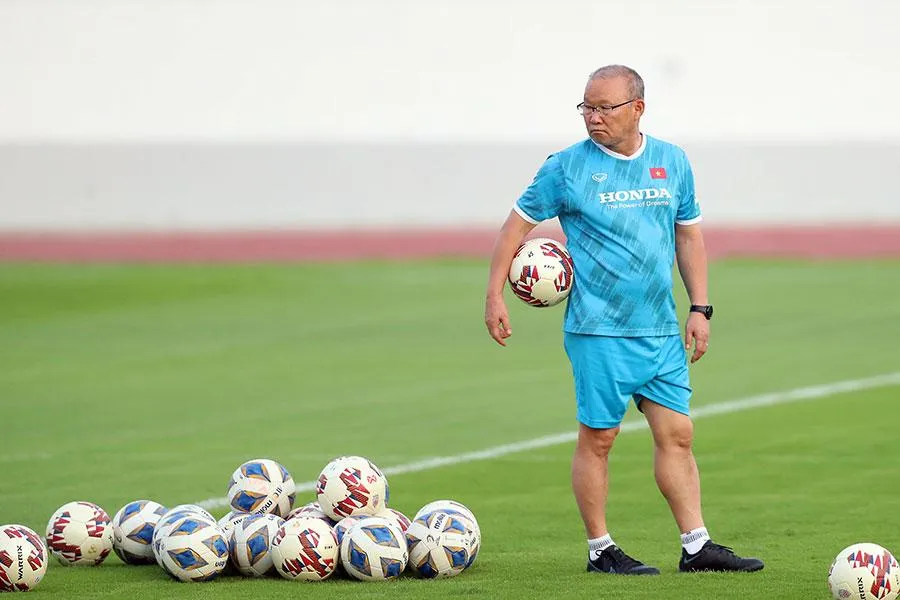 HLV Park Hang-seo luôn nghĩ đến thứ bóng đá thực dụng nếu không thắng được thì đừng để thua. Ảnh: VFF HLV Park Hang-seo luôn nghĩ đến thứ bóng đá thực dụng nếu không thắng được thì đừng để thua. Ảnh: VFF