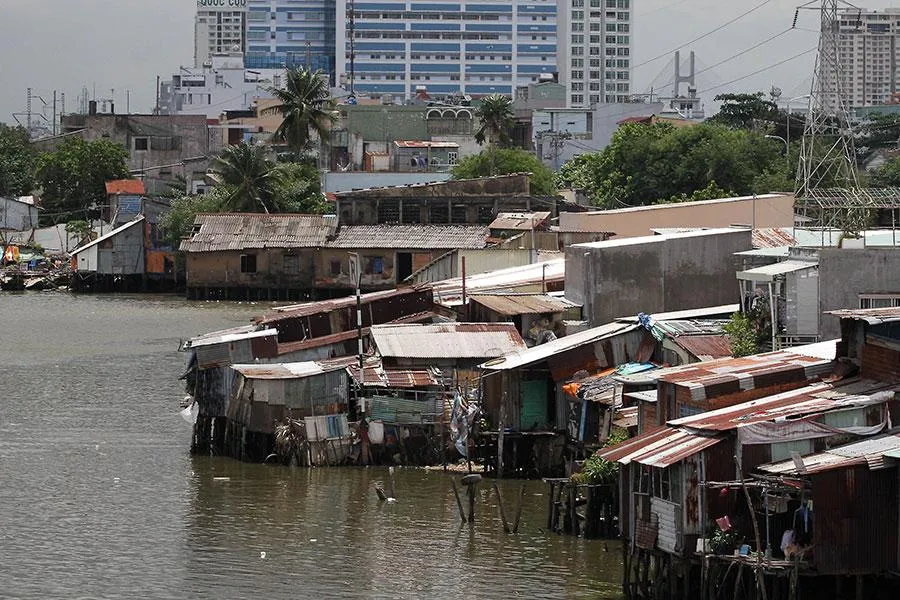 Đến năm 2025, TP.HCM sẽ hoàn thành và khởi công 50% trong tổng số 20.000 căn nhà ven và trên kênh rạch. Ảnh: HOÀNG GIANG