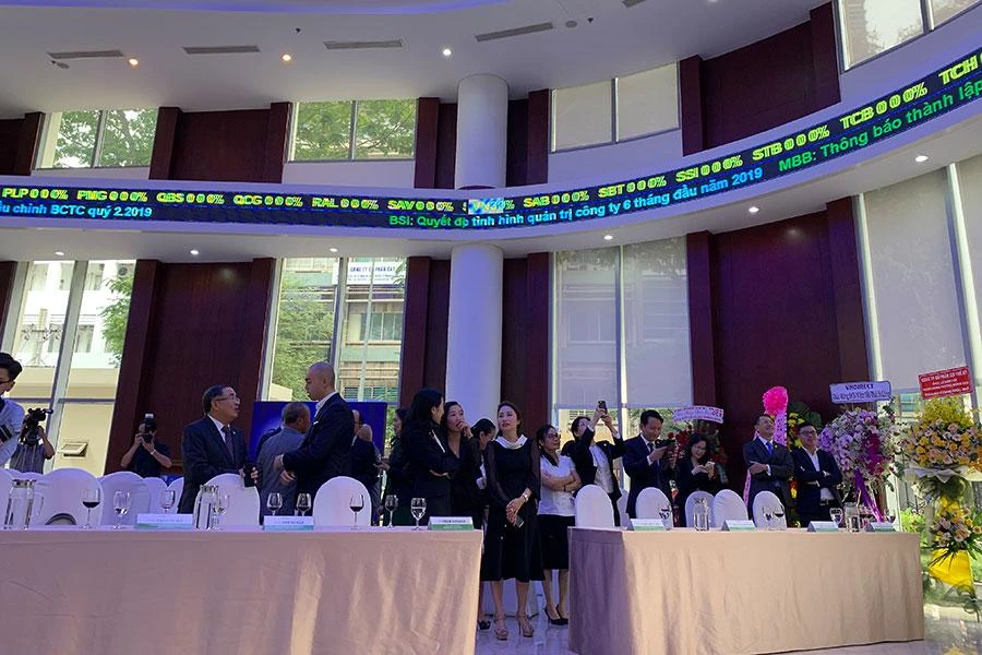 Thị trường chứng khoán những tháng cuối năm còn nhiều ẩn số. Ảnh: M.PHƯƠNG Thị trường chứng khoán những tháng cuối năm còn nhiều ẩn số. Ảnh: M.PHƯƠNG