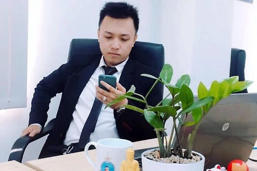 Tác giả đang ở nơi làm việc của mình.