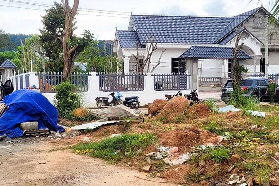 Hiện trường vụ giải quyết mâu thuẫn bằng súng ở TP Phú Quốc làm sáu người thương vong. Ảnh: TUẤN THY