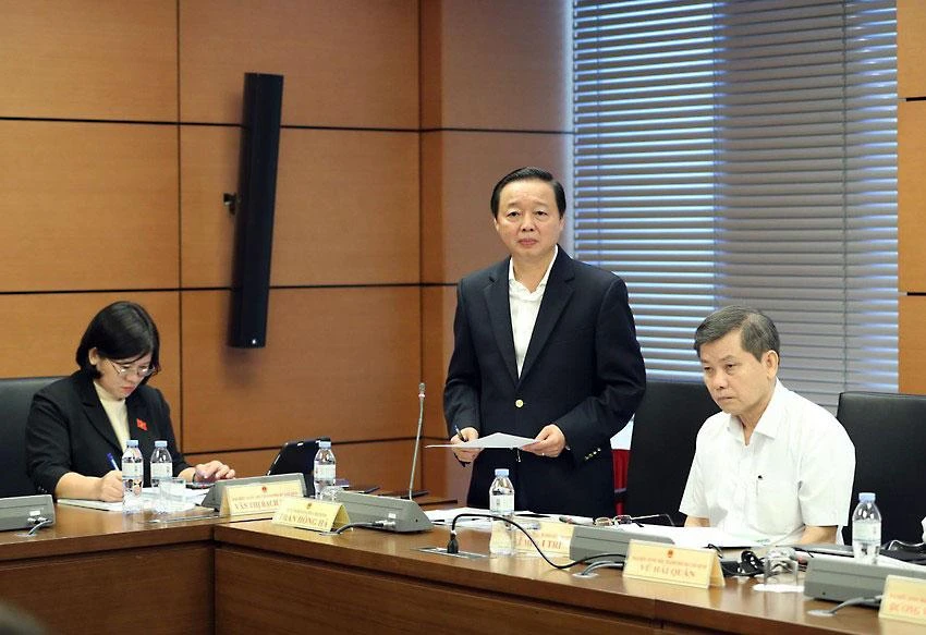 Bộ trưởng Trần Hồng Hà phát biểu tại buổi thảo luận tổ về dự thảo Luật Đất đai (sửa đổi). Ảnh: QUANG PHÚC