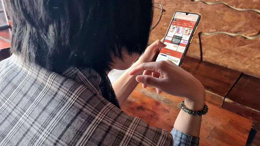 Bằng kịch bản có sẵn, đánh vào tâm lý người dân, những kẻ lừa đảo chiếm đoạt hàng trăm tỉ đồng. Ảnh: LÊ ÁNH