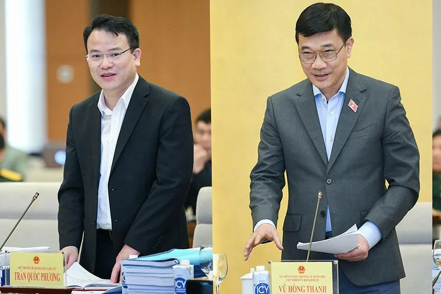 Các đại biểu góp ý để hoàn thiện về quy hoạch tổng thể quốc gia. Từ trái sang: Thứ trưởng Bộ KH&amp;ĐT Trần Quốc Phương, Chủ nhiệm Ủy ban Kinh tế Vũ Hồng Thanh. Ảnh: T.THẮNG