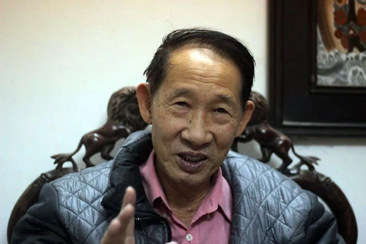 Ông Nguyễn Văn Hùng kể về 12 ngày khói lửa của Hà Nội. Ảnh: VT Ông Nguyễn Văn Hùng kể về 12 ngày khói lửa của Hà Nội. Ảnh: VT