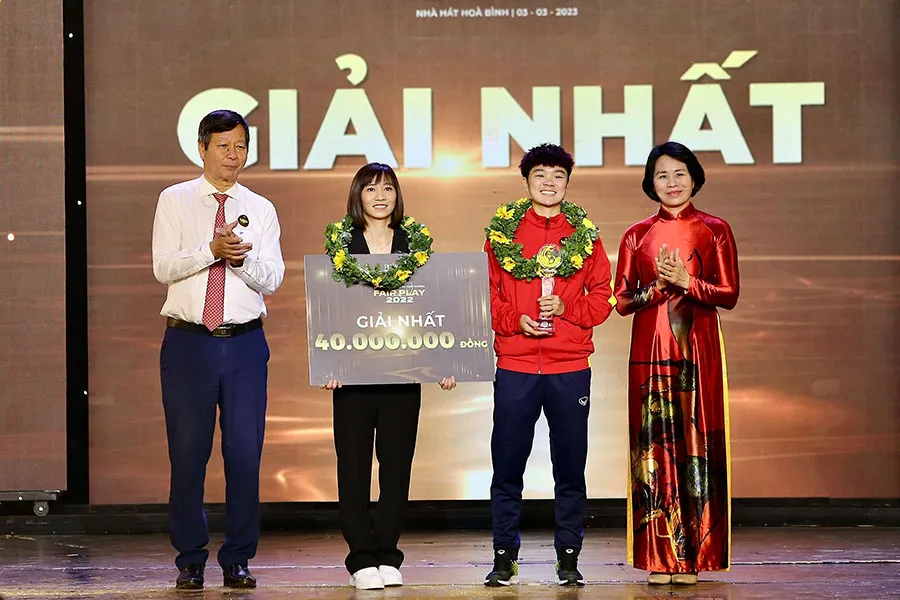 Giải nhất thuộc về đội tuyển bóng đá nữ Việt Nam. Giải nhất thuộc về đội tuyển bóng đá nữ Việt Nam.