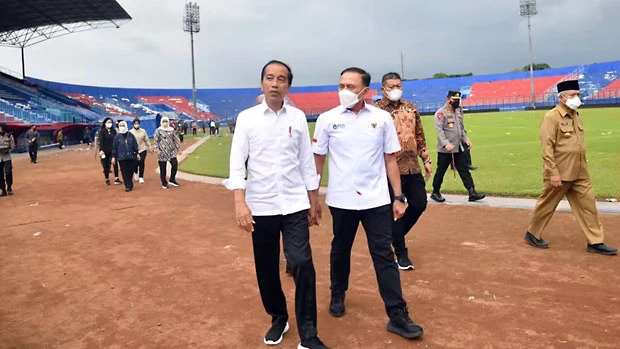 Tổng thống Joko Widodo của Indonesia rất quan tâm đến bóng đá. Ảnh: REUTERS Tổng thống Joko Widodo của Indonesia rất quan tâm đến bóng đá. Ảnh: REUTERS