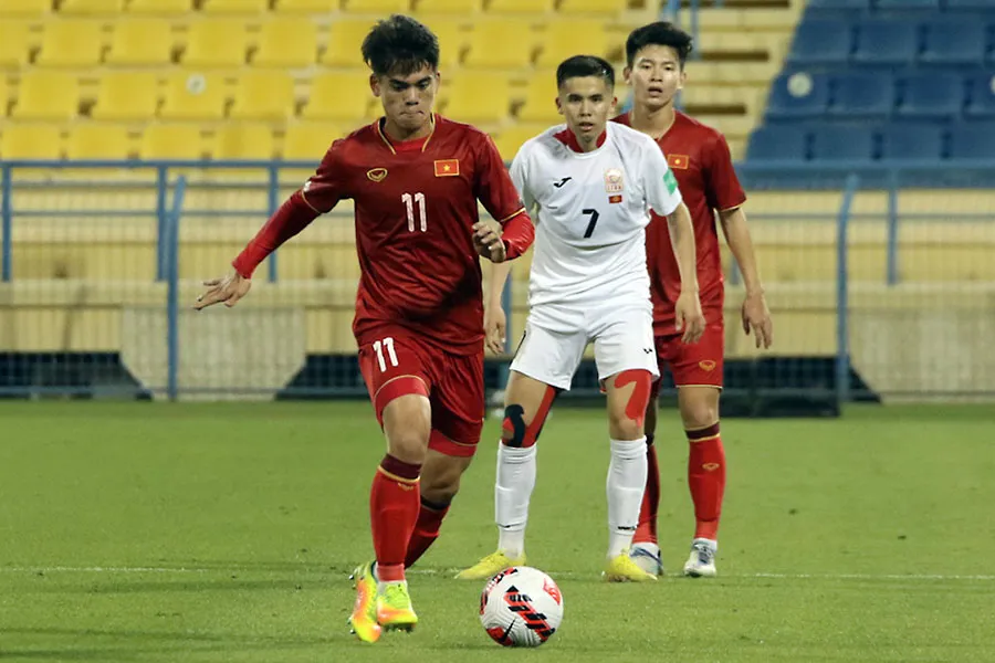 Khuất Văn Khang được xem là tài năng ở tương lai nhưng vẫn chưa có cửa đá V-League. Ảnh: VFF Khuất Văn Khang được xem là tài năng ở tương lai nhưng vẫn chưa có cửa đá V-League. Ảnh: VFF