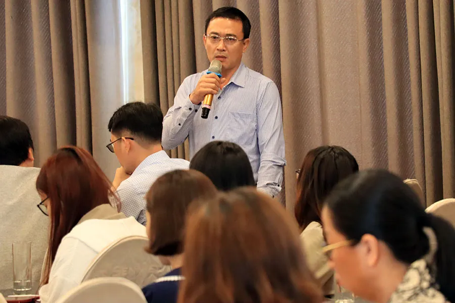 Ông Hoàng Văn Bình chia sẻ tại hội nghị. Ảnh: VĂN HÀ Ông Hoàng Văn Bình chia sẻ tại hội nghị. Ảnh: VĂN HÀ