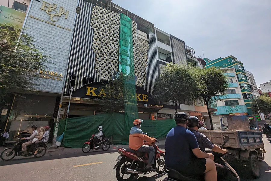 Hiện tại nhiều quán karaoke đang gặp khó về quy định PCCC. Ảnh: THU HÀ Hiện tại nhiều quán karaoke đang gặp khó về quy định PCCC. Ảnh: THU HÀ