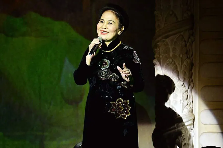 Nghệ nhân nhân dân Hồng Oanh cháy hết mình với làn điệu dân ca ví, giặm. Ảnh: NVCC Nghệ nhân nhân dân Hồng Oanh cháy hết mình với làn điệu dân ca ví, giặm. Ảnh: NVCC