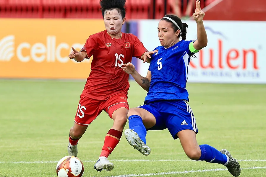 Trận đấu của hai nhà vô địch chuẩn bị dự World Cup 2023 hay nhưng có quá ít khán giả. Ảnh: PHƯƠNG NGHI