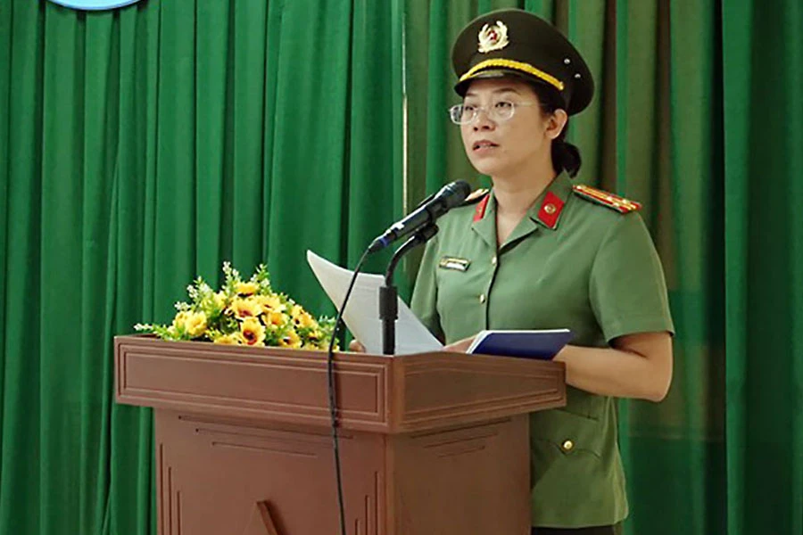 Thượng tá Nguyễn Thị Thanh Bình, Trưởng phòng An ninh chính trị nội bộ Công an TP.HCM, trong một hội nghị triển khai công tác. Ảnh: CTV