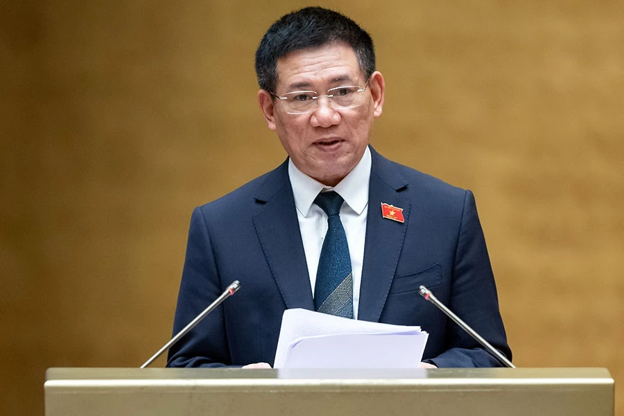 Bộ trưởng Bộ Tài chính Hồ Đức Phớc trình bày về việc tiếp tục thực hiện chính sách giảm thuế giá trị gia tăng 2%. Ảnh: QH