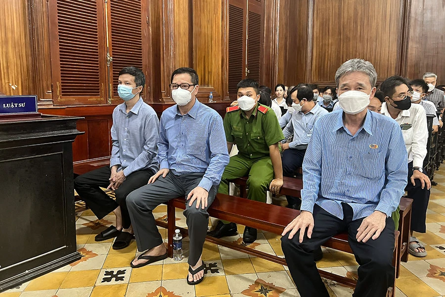 Các bị cáo tại tòa. Ảnh: HỮU ĐĂNG