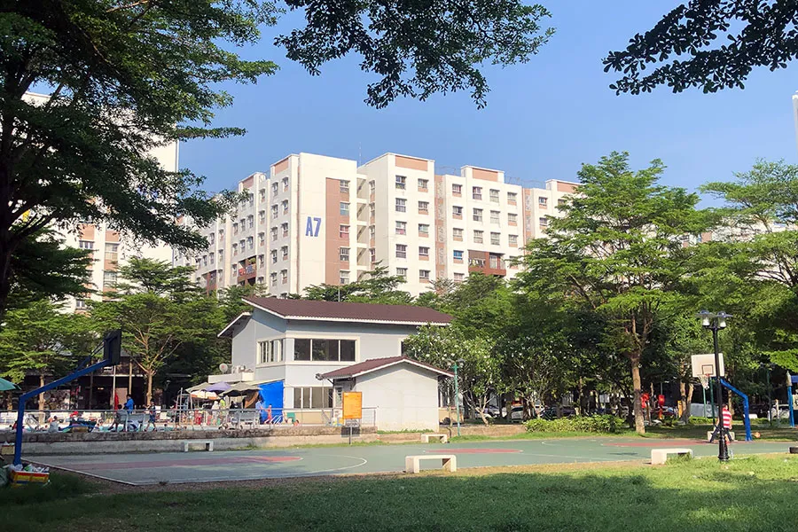Một chung cư vừa túi tiền tại quận Bình Tân với một số tiện ích như công viên, sân chơi thể thao... Ảnh: THU HÀ Một chung cư vừa túi tiền tại quận Bình Tân với một số tiện ích như công viên, sân chơi thể thao... Ảnh: THU HÀ