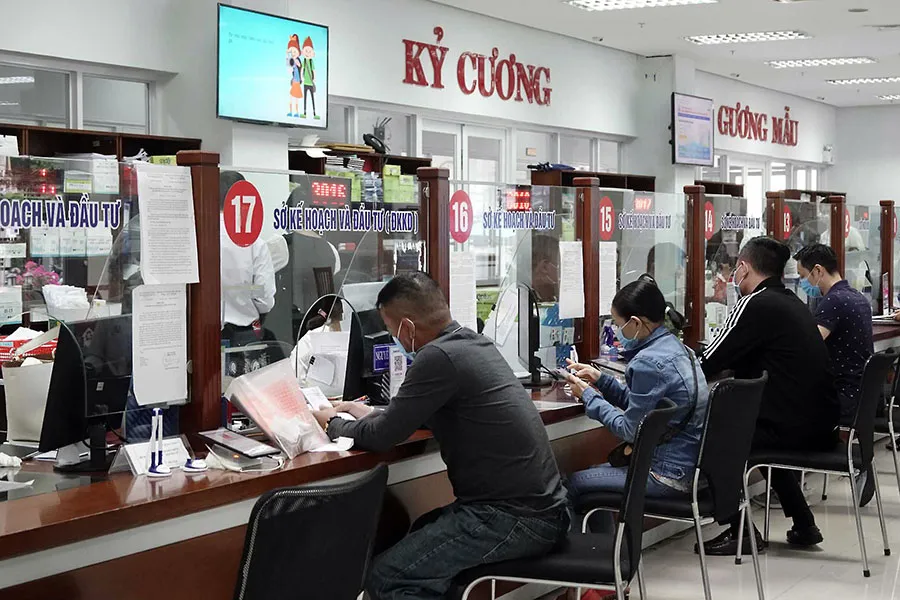 Bộ phận tiếp nhận hồ sơ, thủ tục và trả kết quả cho người dân, doanh nghiệp tại Trung tâm hành chính TP Đà Nẵng. Ảnh: TẤN VIỆT Bộ phận tiếp nhận hồ sơ, thủ tục và trả kết quả cho người dân, doanh nghiệp tại Trung tâm hành chính TP Đà Nẵng. Ảnh: TẤN VIỆT