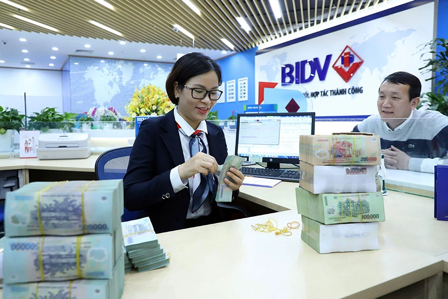 Ngân hàng Nhà nước vẫn đang nỗ lực triển khai các gói tín dụng hỗ trợ người dân, doanh nghiệp. Ảnh: T.LINH