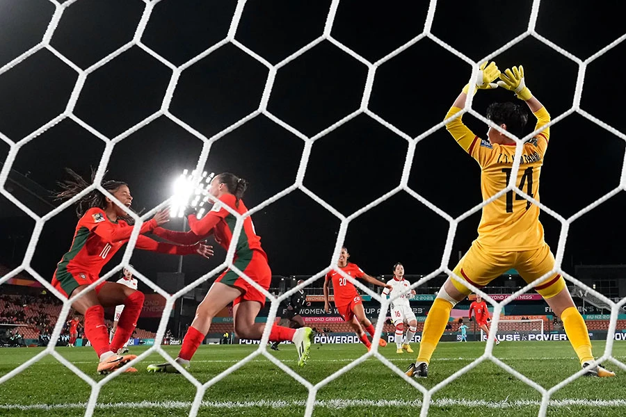 Bàn thua đến từ việc đối thủ khai thác khoảng trống được tạo ra. Ảnh: GETTY IMAGES