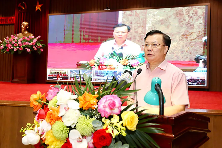 Bí thư Thành ủy Hà Nội Đinh Tiến Dũng tại cuộc đối thoại sáng 9-8. Ảnh: TRỌNG PHÚ