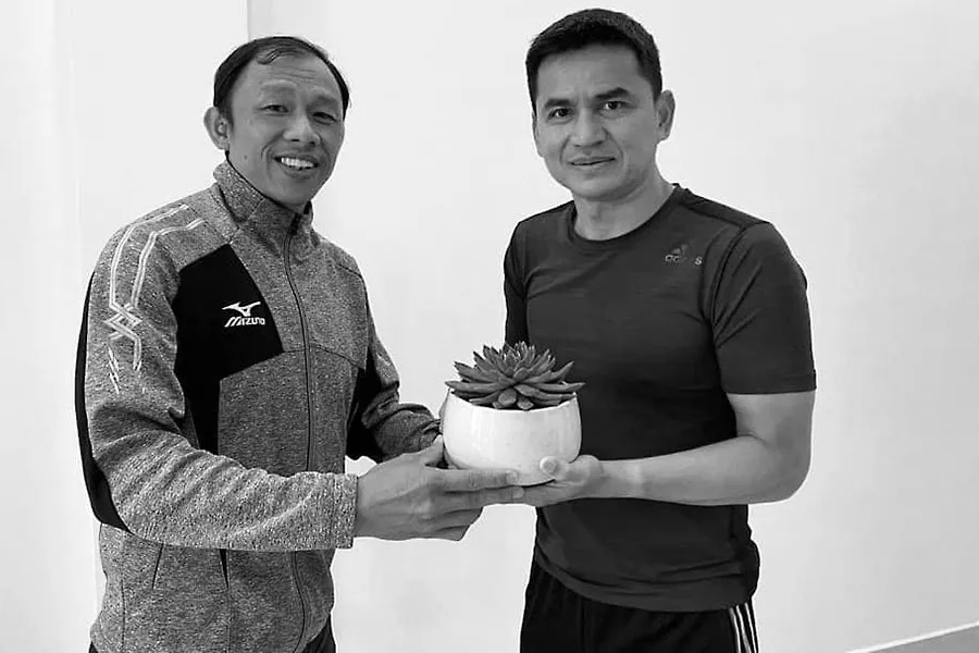 Dương Minh Ninh và Kiatisak đã 20 năm gắn bó với nhau từ khi còn là cầu thủ đến lúc sát cánh trong ban huấn luyện HA Gia Lai. Ảnh: HAGL