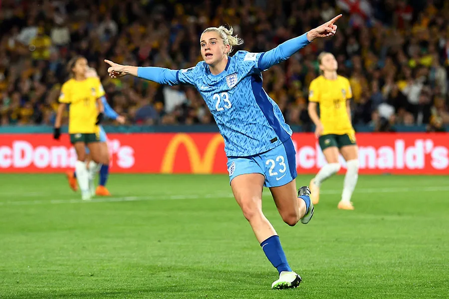 Russo, cầu thủ xuất sắc nhất trận, có một đường kiến tạo mở tỉ số và bàn thắng ấn định 3-1 cho đội tuyển Anh. Ảnh: REUTERS