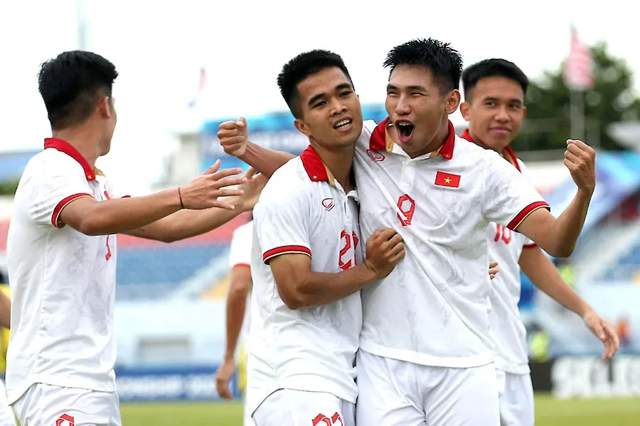 Hy vọng các cầu thủ trẻ học được nhiều điều từ sân chơi lớn ở ASIAD 19. Ảnh: ANH THỎA 15_cakho_Olympic-VN.jpg