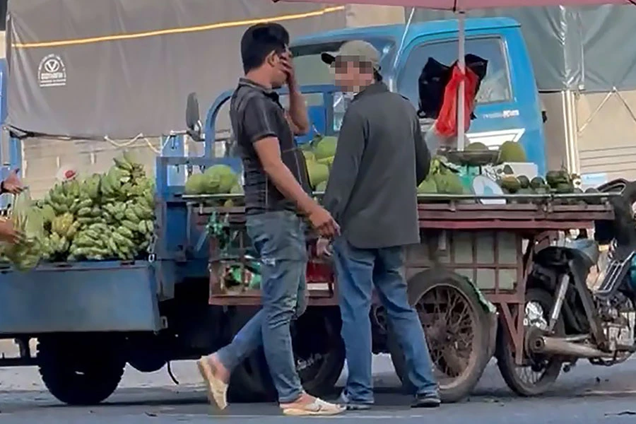 Ngày 24-10, Ninh gặp và yêu cầu chúng tôi đóng tiền “làm luật”. Ảnh trong bài: MINH HẬU - MINH TRÍ P5SUA_chinh_tantung.jpg