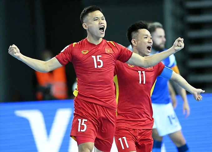 15_futsal-VN-2-cauthu-sang-thai.jpg