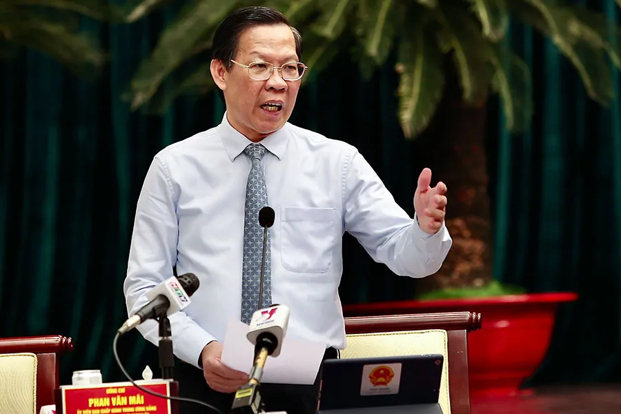 Chủ tịch UBND TP.HCM Phan Văn Mãi nêu các giải pháp cho năm 2024 để TP đạt mức tăng trưởng cao. Ảnh: HOÀNG GIANG TP.HCM tập trung giải ngân đầu tư công, thúc đẩy kinh tế phát triển